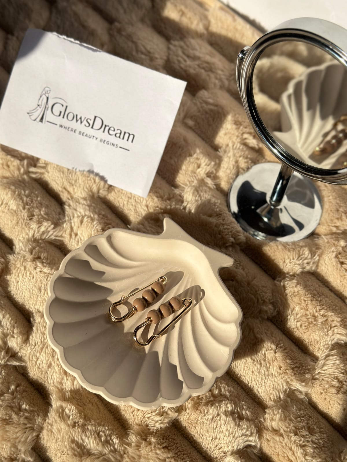 2 Pair of Metallic Brooch