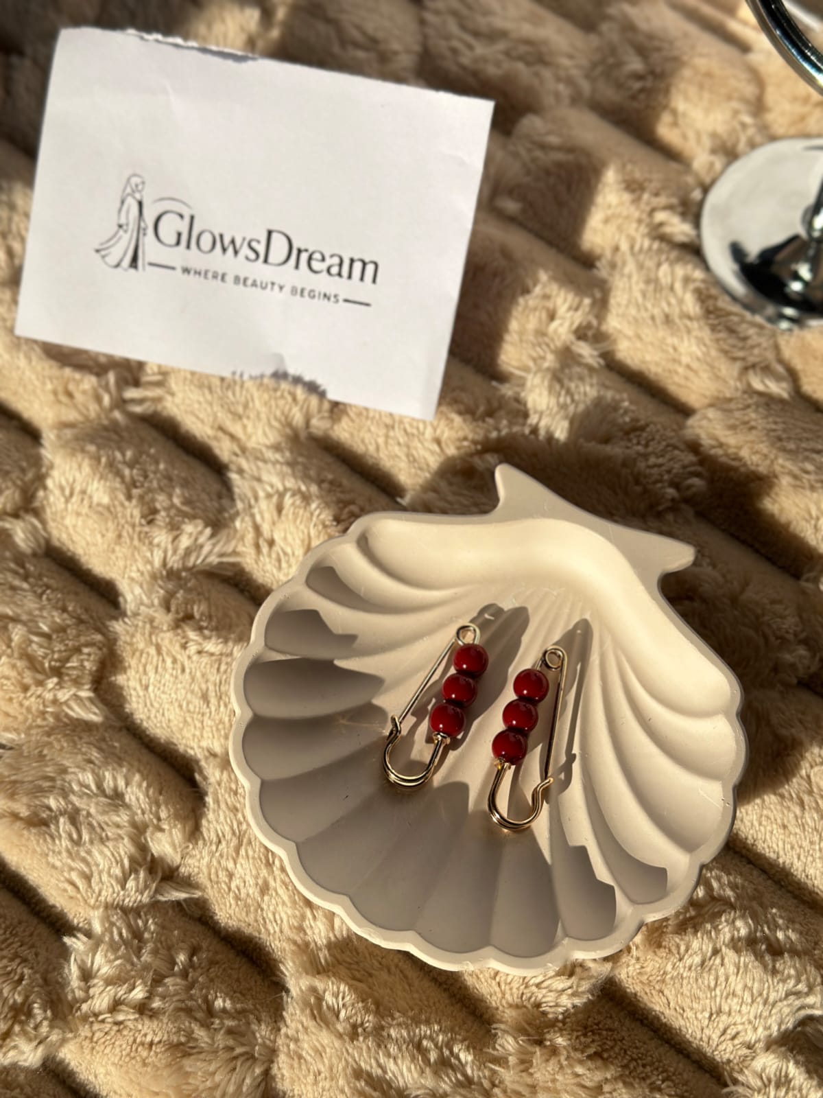 2 Pair of Metallic Brooch - Image 3